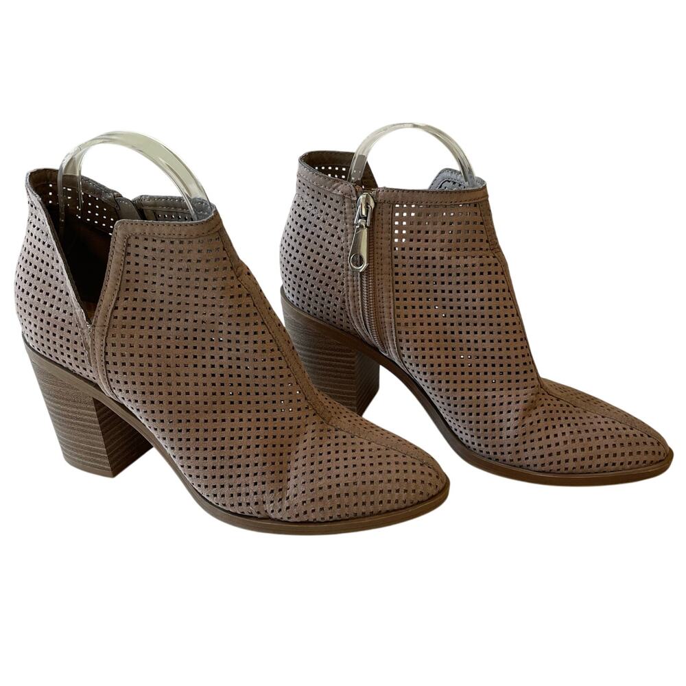 DV by Dolce Vita Ettie Perforated Ankle Booties Sz 8.5 Zippers Taupe Neutral